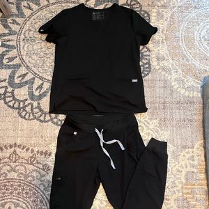 FIGS Casma Three Pocket scrub top and FIGS Zamora jogger scrub pants